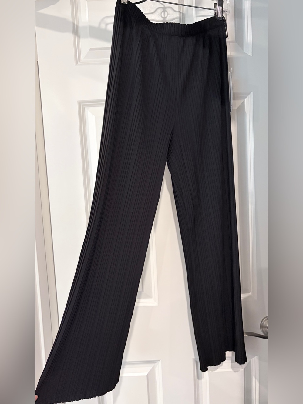 Uniqlo Black Pleated Wide-Leg Trousers (brand new with tags)